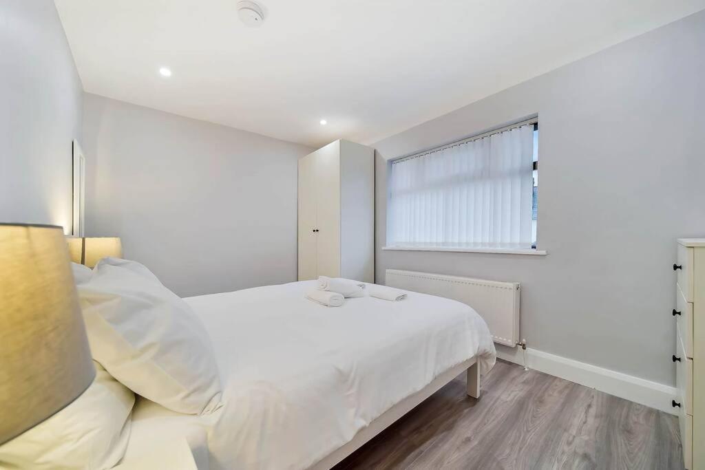 Ardoyne Lodge 'Sleeping 4 Guests' ベルファスト エクステリア 写真