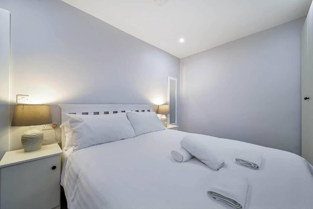 Ardoyne Lodge 'Sleeping 4 Guests' ベルファスト エクステリア 写真