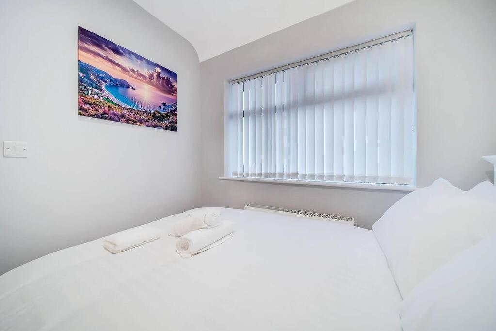 Ardoyne Lodge 'Sleeping 4 Guests' ベルファスト エクステリア 写真