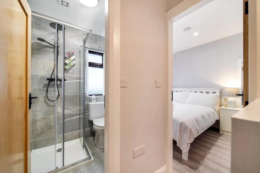 Ardoyne Lodge 'Sleeping 4 Guests' ベルファスト エクステリア 写真