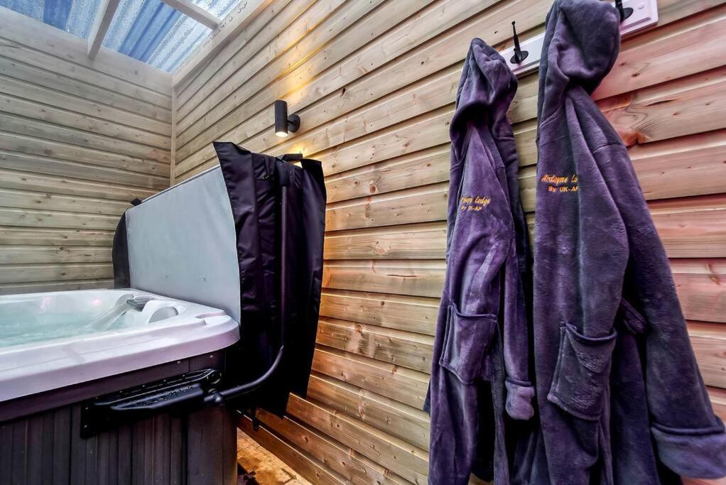 Ardoyne Lodge 'Sleeping 4 Guests' ベルファスト エクステリア 写真