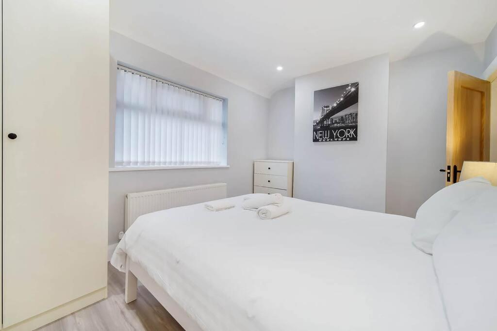 Ardoyne Lodge 'Sleeping 4 Guests' ベルファスト エクステリア 写真